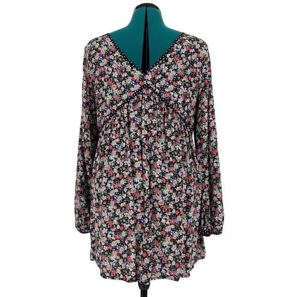 Suzanne Betro Floral Boho Style V-Neck Tunic with Polka Dot Trim, Medium - Picture 6 of 16
